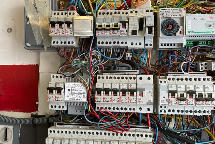 Maintenance électrique à Plouhinec